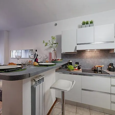 Modern Lakefront 1-bedroom * Аккуазериа