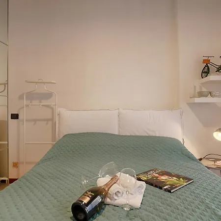 Апартаменты Modern Lakefront 1-bedroom *
