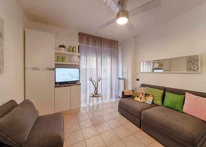 Апартаменты Modern Lakefront 1-bedroom *