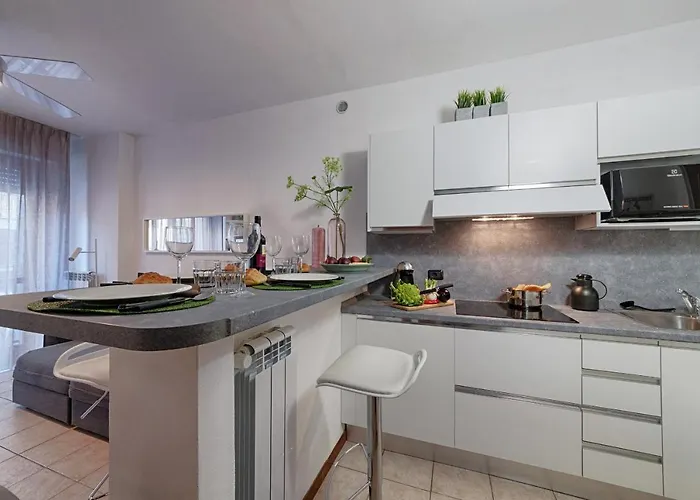 Modern Lakefront 1-bedroom * Аккуазериа