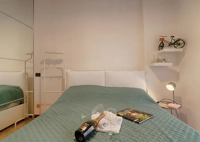 Апартаменты Modern Lakefront 1-bedroom *