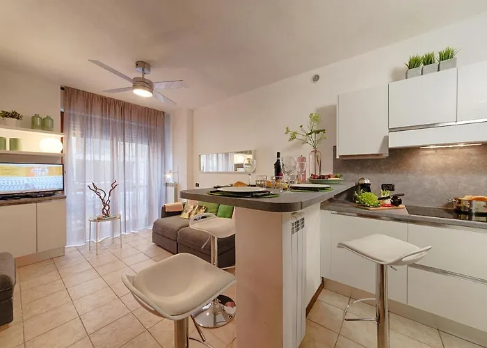 Modern Lakefront 1-bedroom Апартаменты