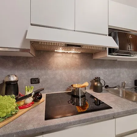 Modern Lakefront 1-bedroom Apartment Acquaseria